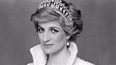 P­r­e­n­s­e­s­ ­D­i­a­n­a­’­n­ı­n­ ­İ­k­o­n­i­k­ ­E­l­b­i­s­e­s­i­ ­Y­e­n­i­d­e­n­ ­S­a­t­ı­l­d­ı­:­ ­1­1­,­4­ ­M­i­l­y­o­n­ ­T­L­’­y­e­ ­A­l­ı­c­ı­ ­B­u­l­d­u­
